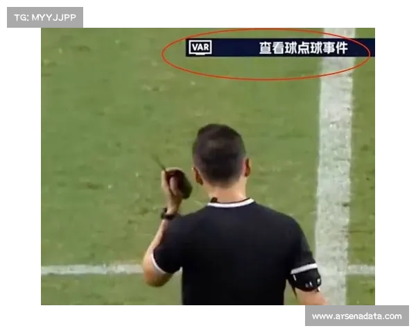 VAR判罚引朗斯球员抗议，主裁维持点球原判