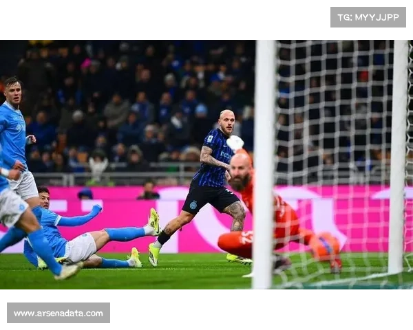 VAR复核取消点球判罚，引发主场球迷不满