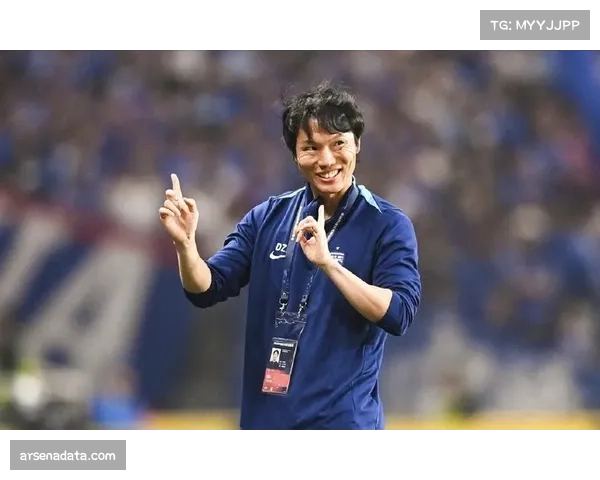 武汉三镇换帅风波:本土救火教练邓卓翔被排除出新赛季教练组 武汉三镇换帅风波:本土救火教练邓卓翔被排除出新赛季教练组