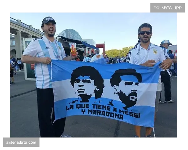 现场花絮:那不勒斯主场球迷抗议,比赛第10分钟集体背对球场一分钟 现场花絮:那不勒斯主场球迷抗议,比赛第10分钟集体背对球场一分钟